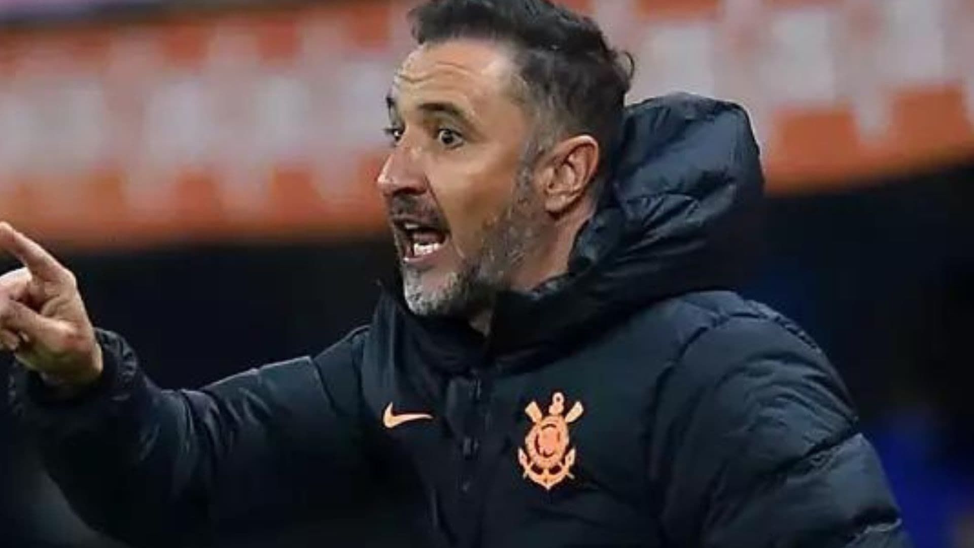 Negociação do Flamengo com VItor Pereira mostrou as fragilidades da diretoria corinthiana