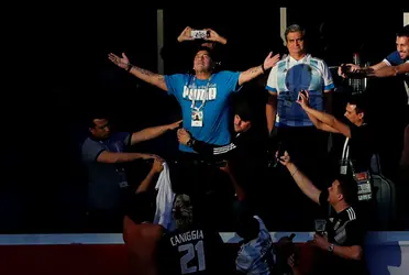 Nesta quinta-feira completa-se um ano da morte do maior ídolo argentino que ganhou diversas homenagens dentro e fora da Argentina