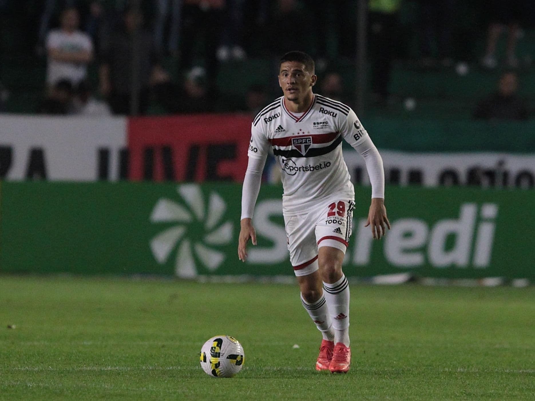 Nesta tarde de sábado, dia 7 de maio, o São Paulo jogou fora o Internacional em casa, no Estádio do Morumbi, em jogo válido pela rodada 4