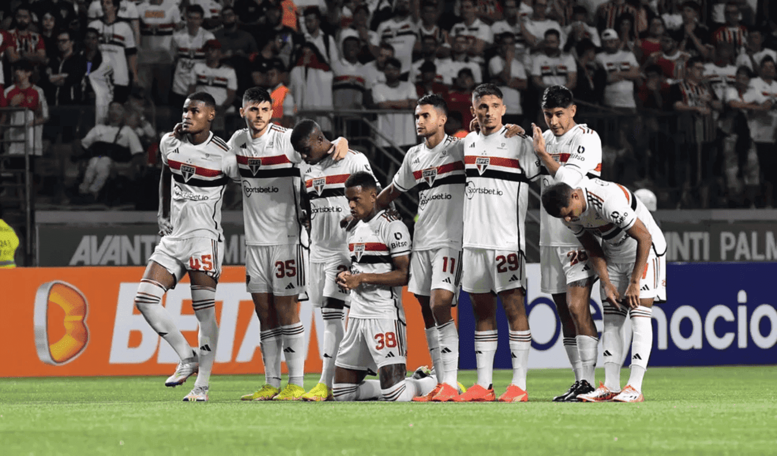 Neste sábado, no estádio Nilton Santos, em partida movimentada e com chances para ambos os lados, o Botafogo venceu o São Paulo por 2 a 1