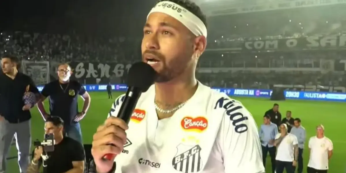 Neymar durante apresentação na Vila Belmiro; craque se emocionou em discurso Imagem: Reprodução/YouTube