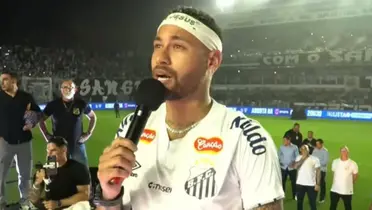 Neymar durante apresentação na Vila Belmiro; craque se emocionou em discurso Imagem: Reprodução/YouTube