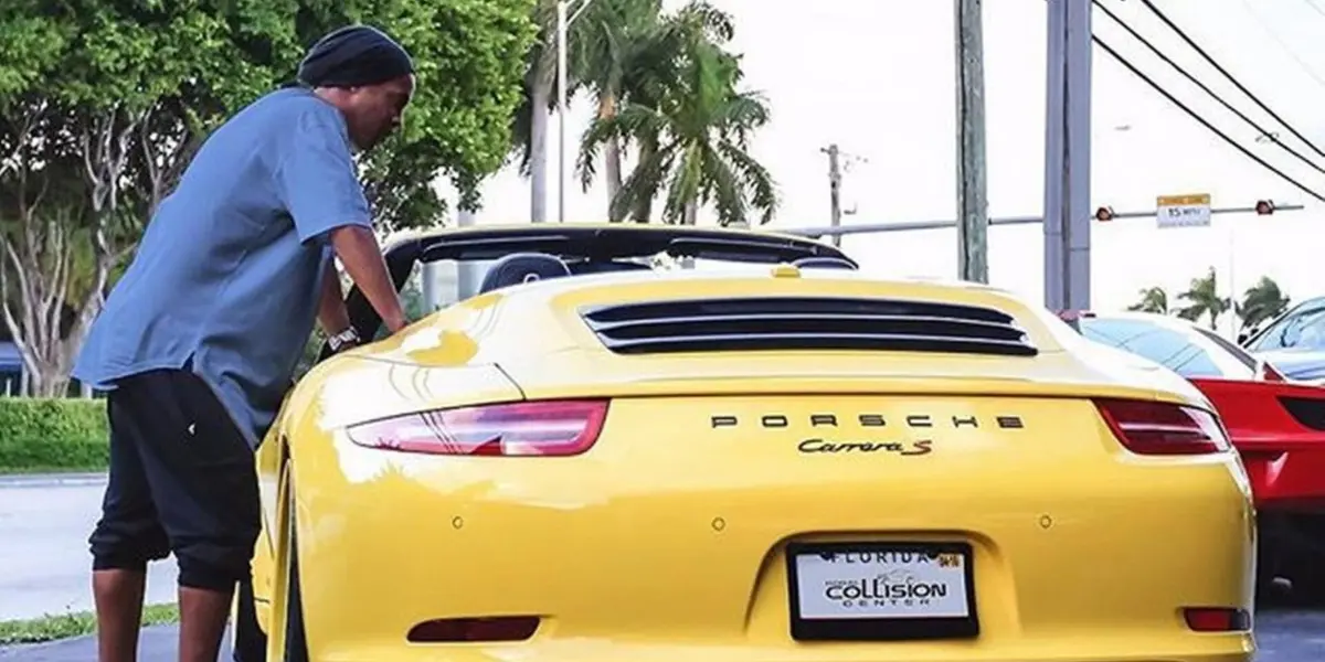 Enquanto Neymar tem carro de 10 milhões, a coleção de Ronaldinho o supera
