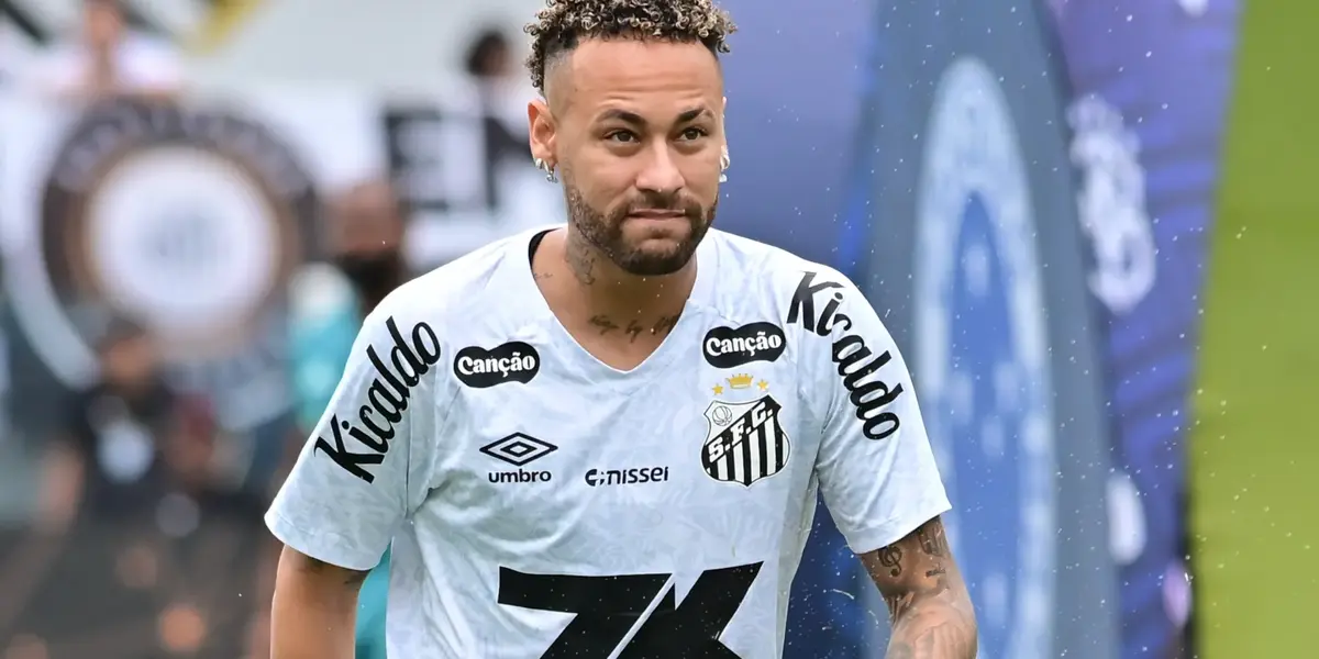 Neymar em partida pelo Santos. Foto: Jota Erre/AGIF