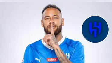 Neymar em sessão de fotos e ao lado o escudo do Al-Hilal