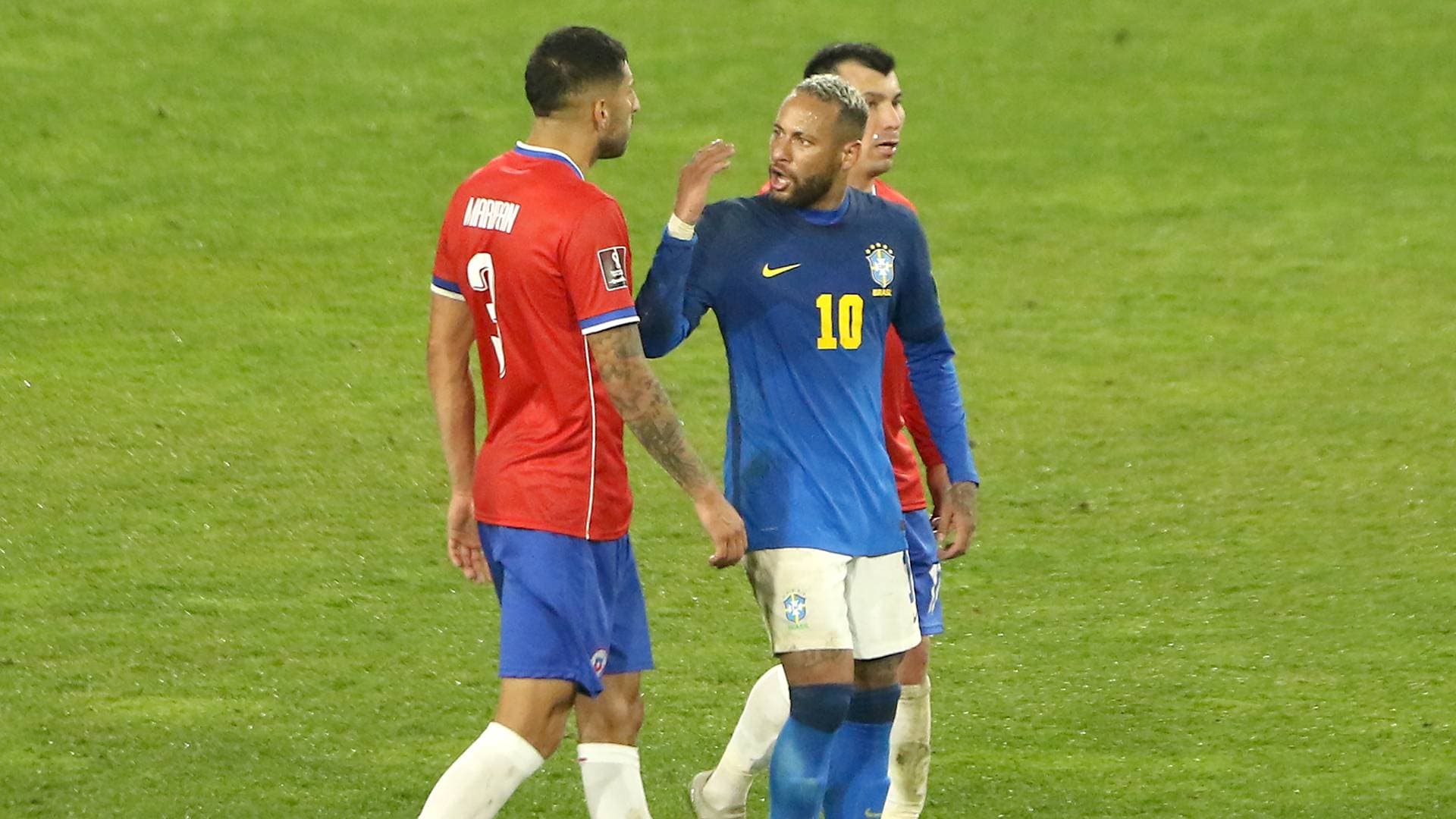 Neymar foi criticado na vitória diante do Chile e desabafou nas redes sociais com motivo por estar “fora de forma”
