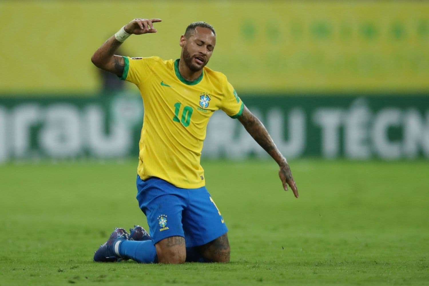 Neymar levou o terceiro cartão amarelo contra o Peru e não joga na próxima rodada das Eliminatórias diante da Venezuela