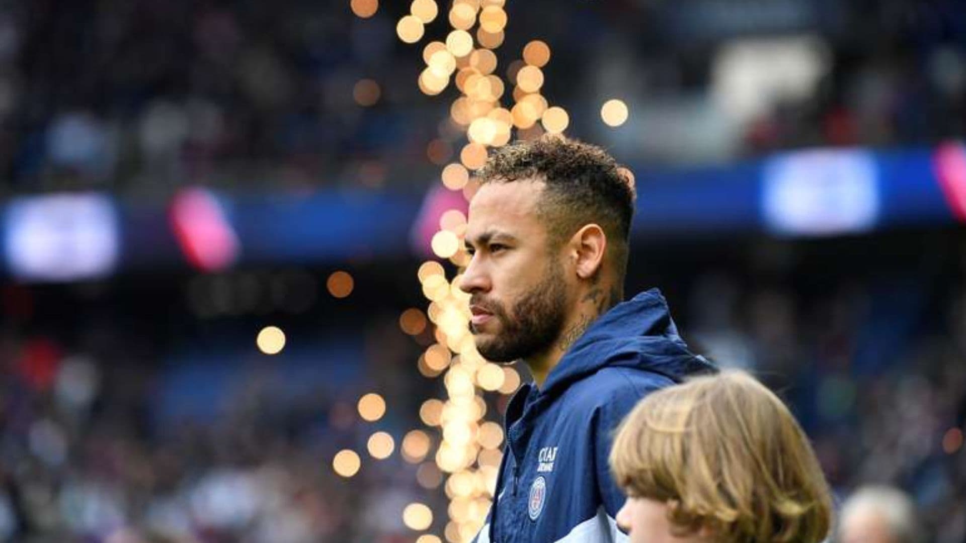Neymar pai foi aproveitar o período de festas no Brasil e levou a namorada