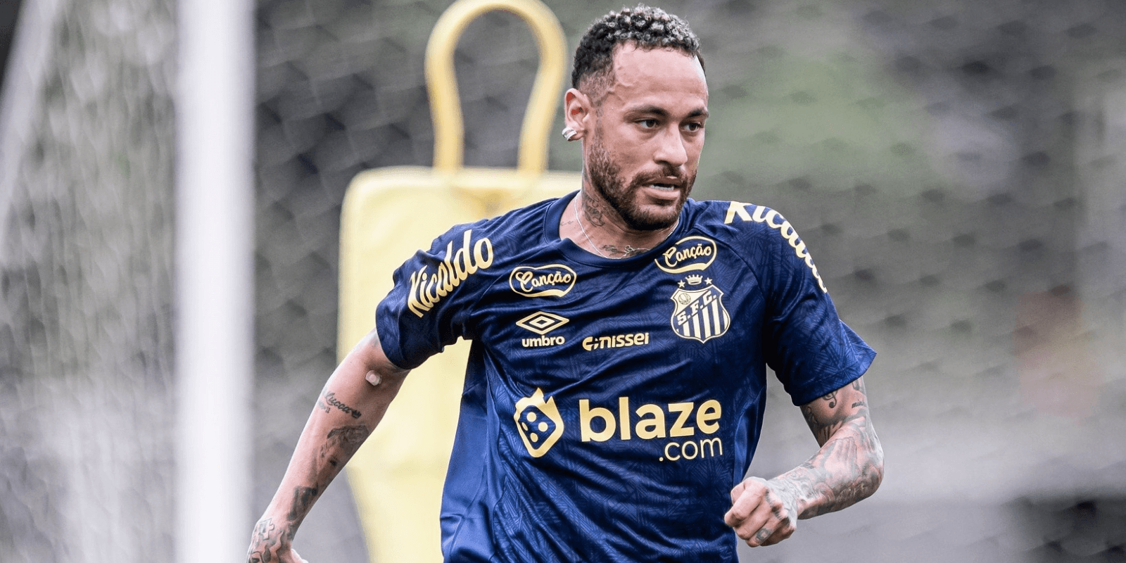 Neymar se prepara para o começo do Campeonato Brasileiro (Foto: Santos)