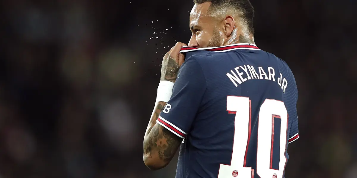 Neymar voltou a ser criticado pelo estilo de jogo e pela vida exagerada fora do camp