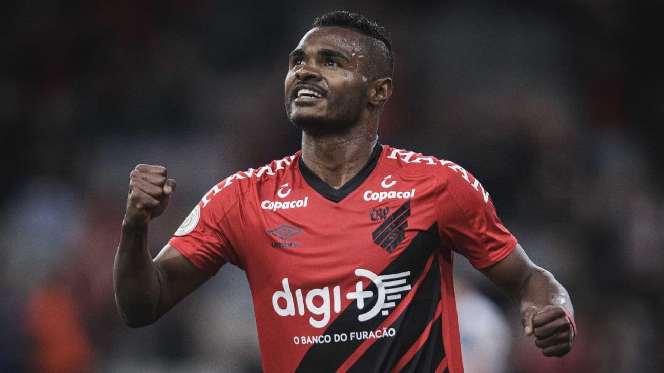 Nikão arrasou o Flamengo nas últimas três partidas contra o Mengão e chamou a atenção do clube
