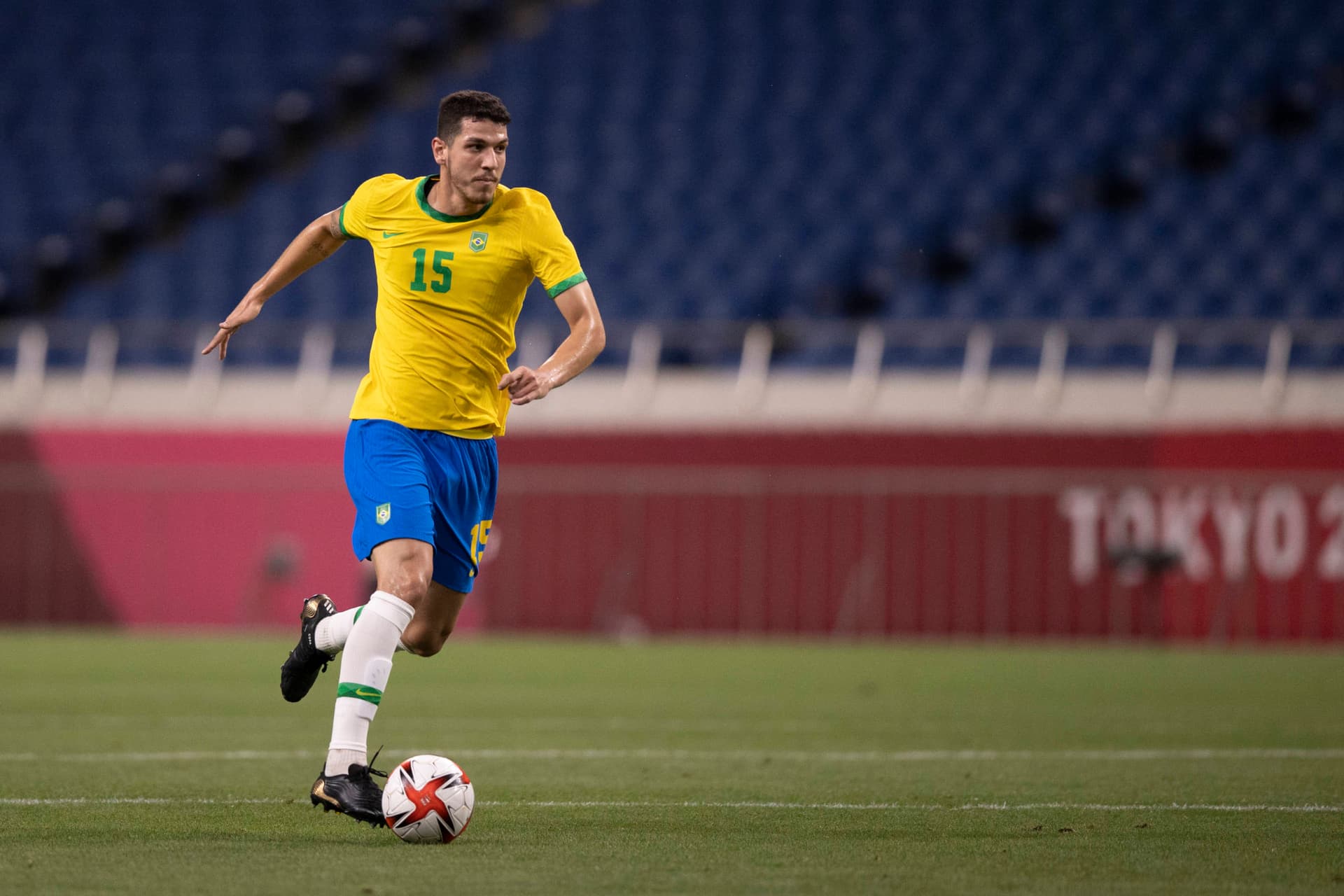 Nino dá exemplo dentro e fora de campo e se firma como um dos mais promissores jogadores do futebol brasileiro