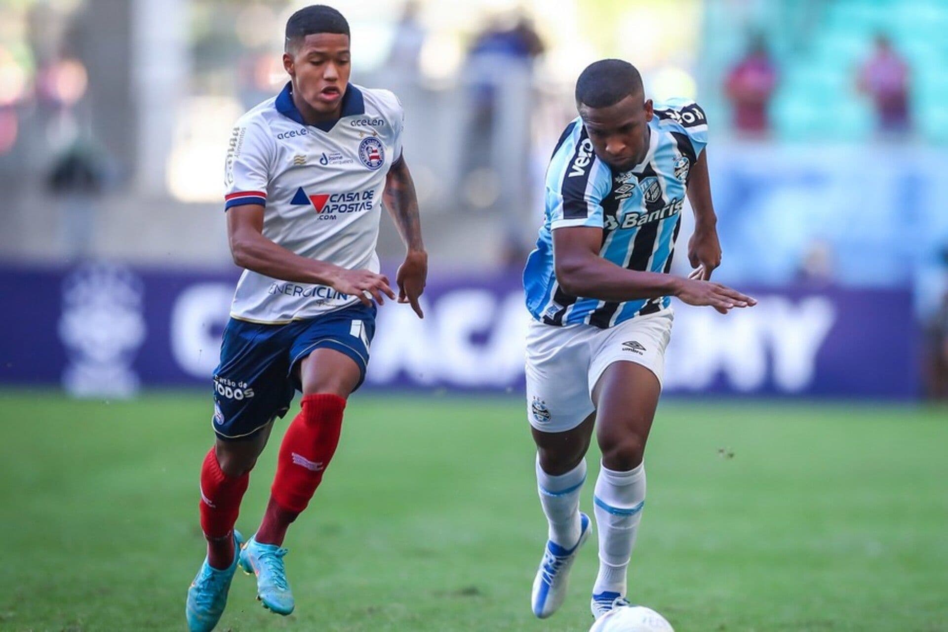 No aguardado confronto entre Bahia e Grêmio na Arena Fonte Nova, ocorrido na noite deste sábado, os times protagonizaram