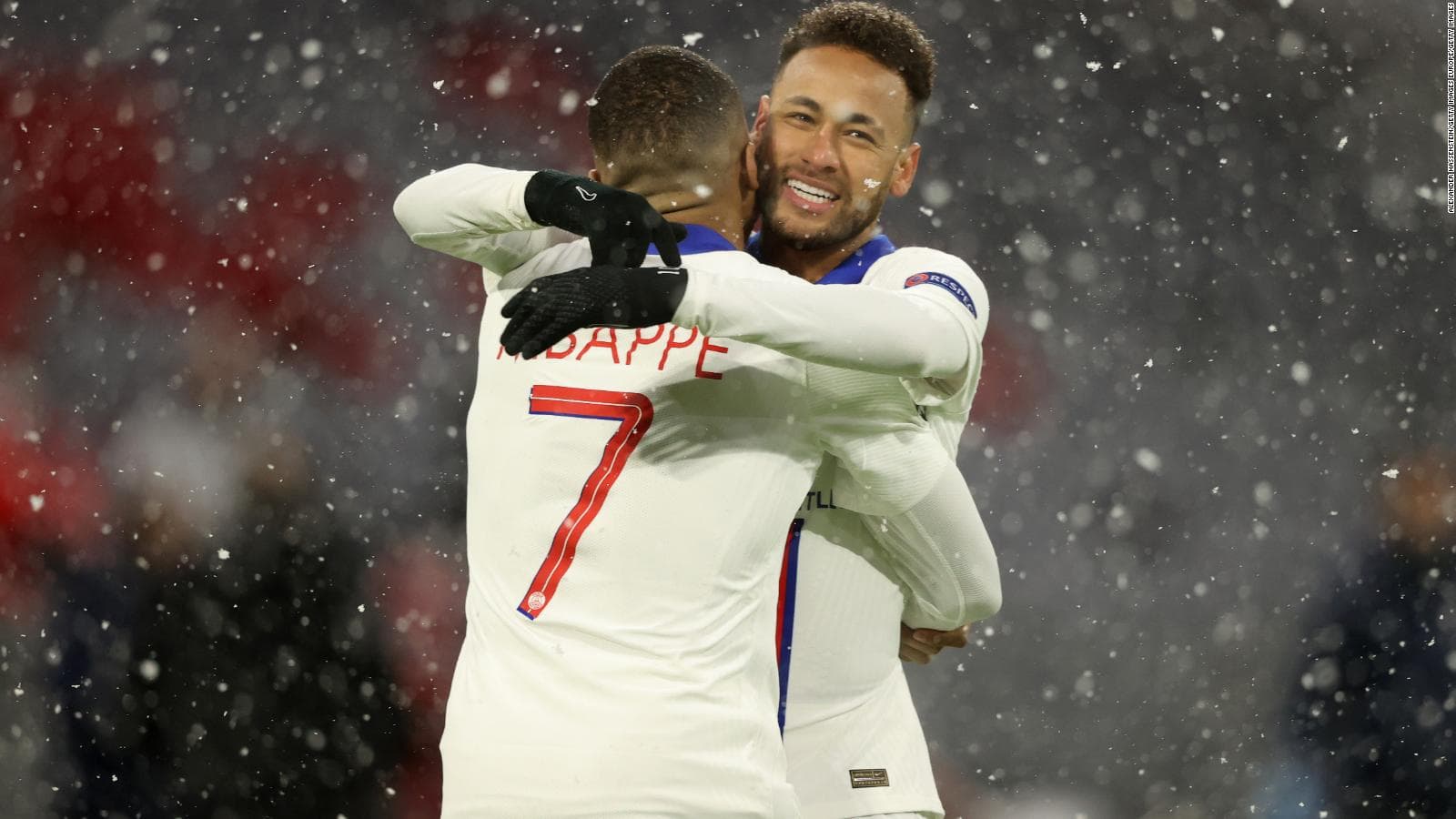 No novo contrato de Neymar há uma cláusula segundo a qual o brasileiro tem o direito de prorrogar mais um ano com o PSG e retornar ao Brasil em 2026
