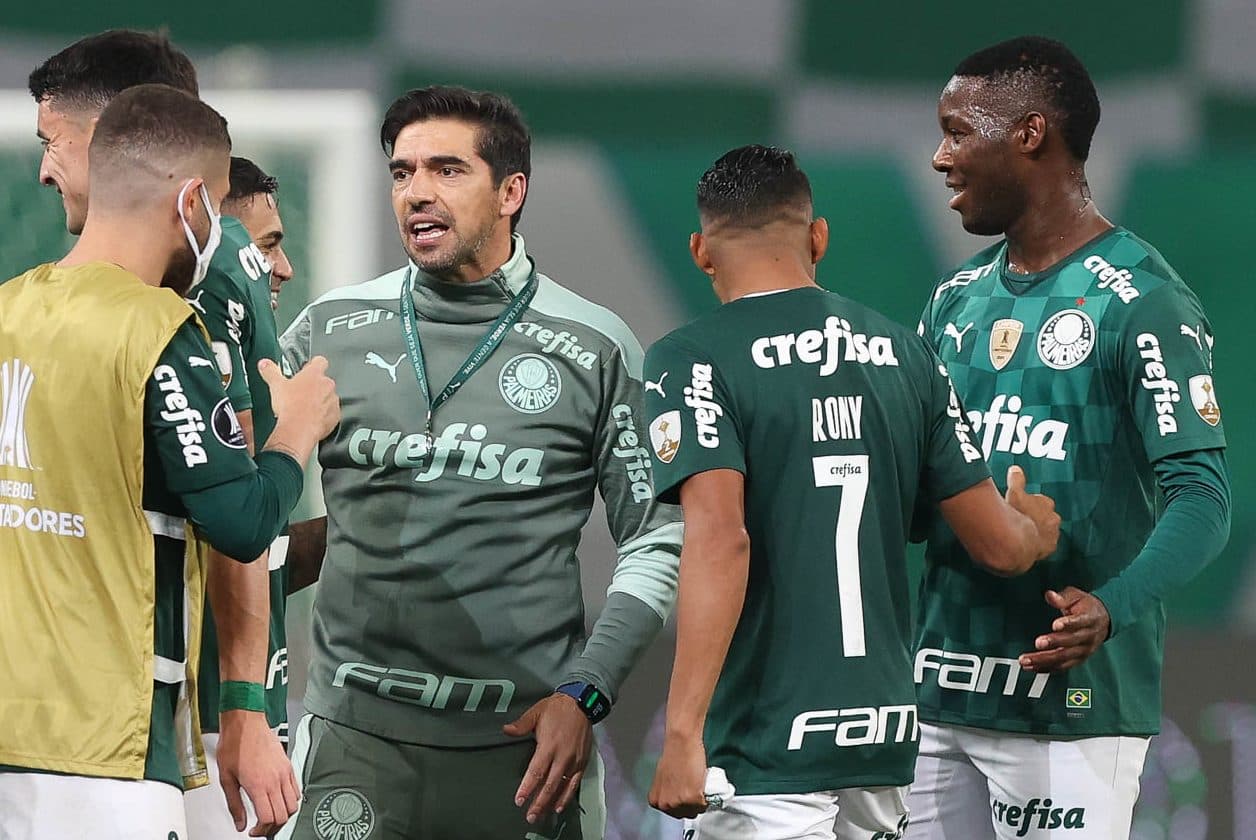 No treino de hoje de ontem (14), Abel de reuniiu ocm o elenco palmeirense