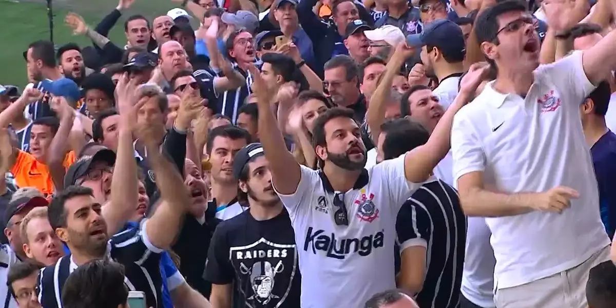 Nome contestado pela torcida deve permanecer no clube em 2022