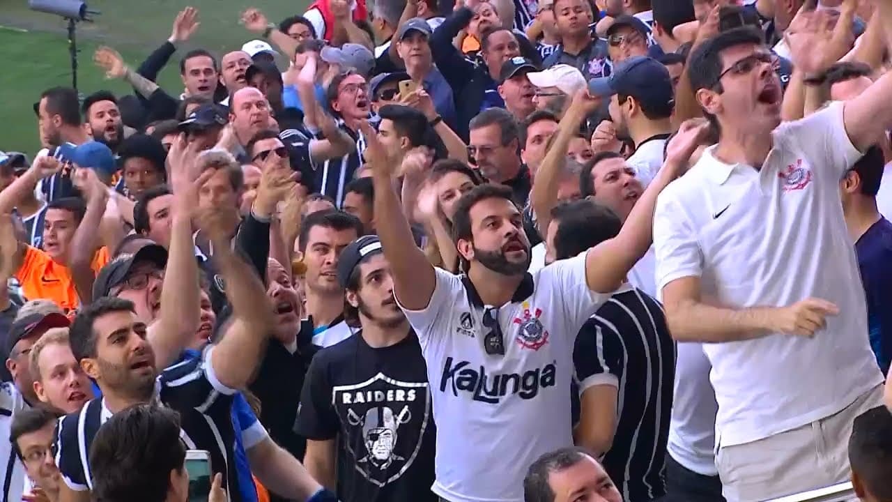 Nome contestado pela torcida deve permanecer no clube em 2022