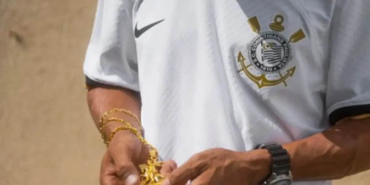 Novo uniforme faz homenagem ao título da Libertadores de 2012