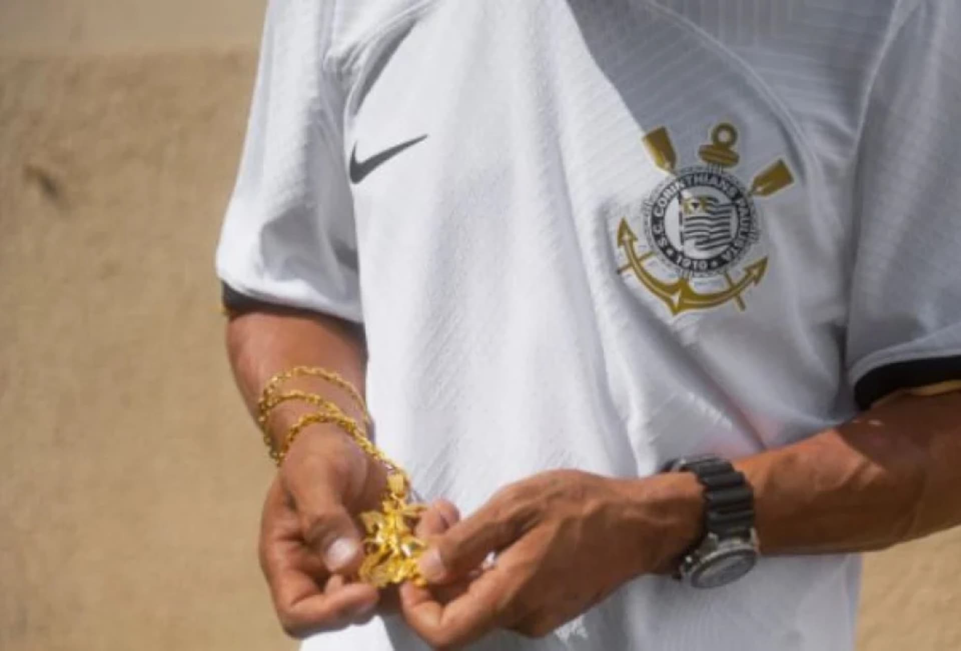 Novo uniforme faz homenagem ao título da Libertadores de 2012