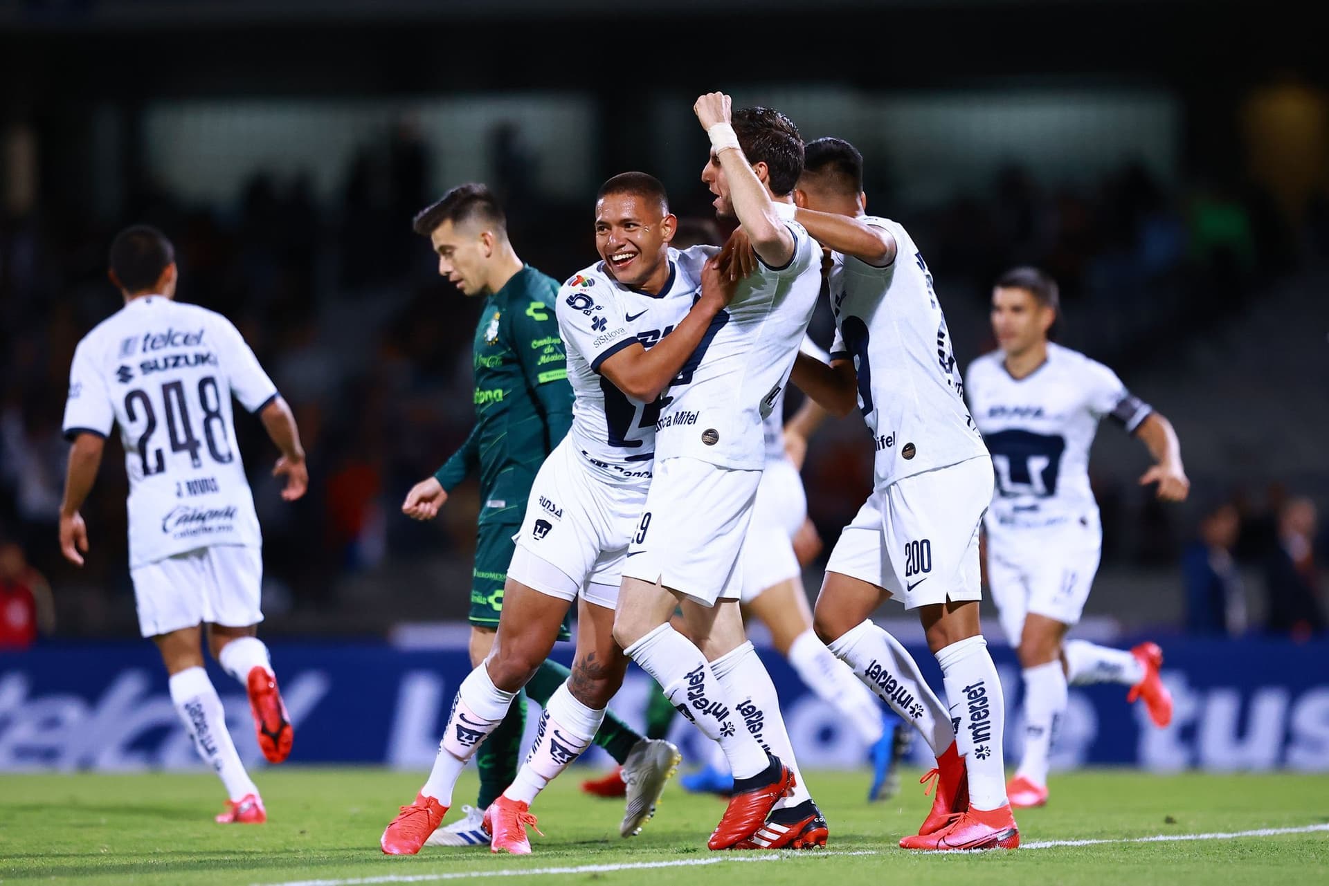 O argentino pode chegar ao Brasil e já jogou no Equador e no México