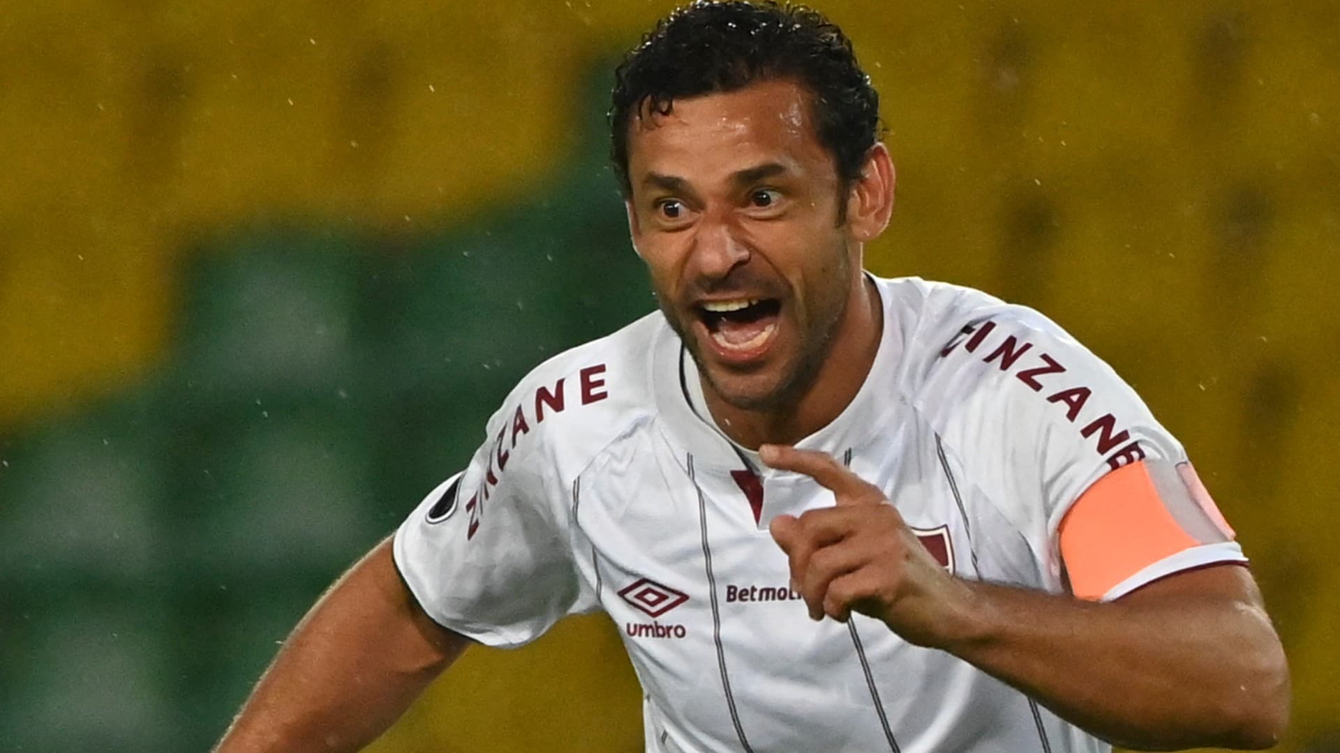 O artilheiro Fred perdeu o controle no clássico