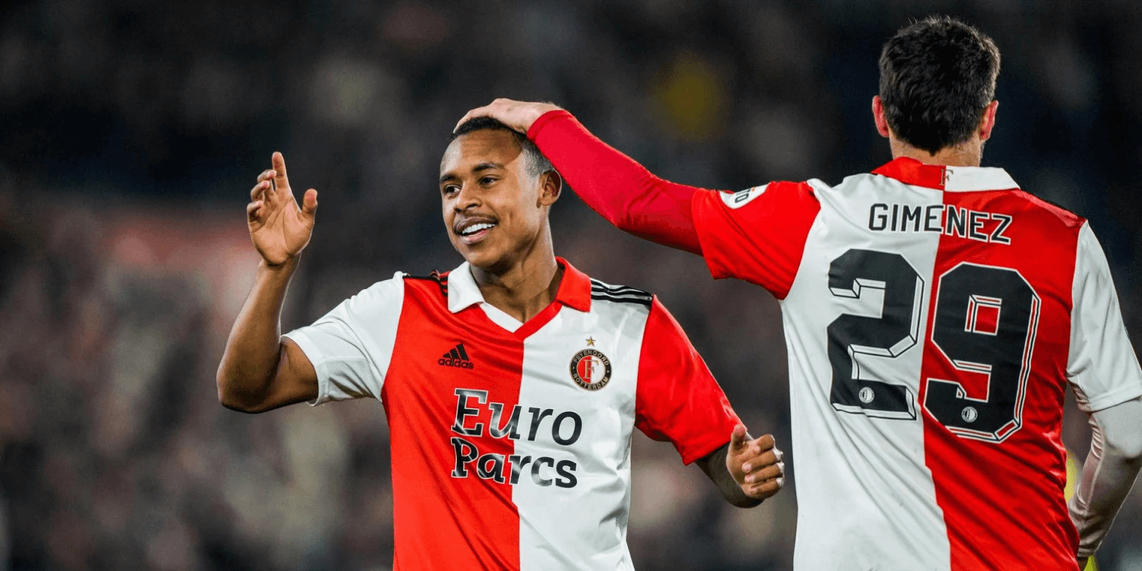 O atacante brasileiro que pode reforçar gigante inglês (Foto: Feyenoord)