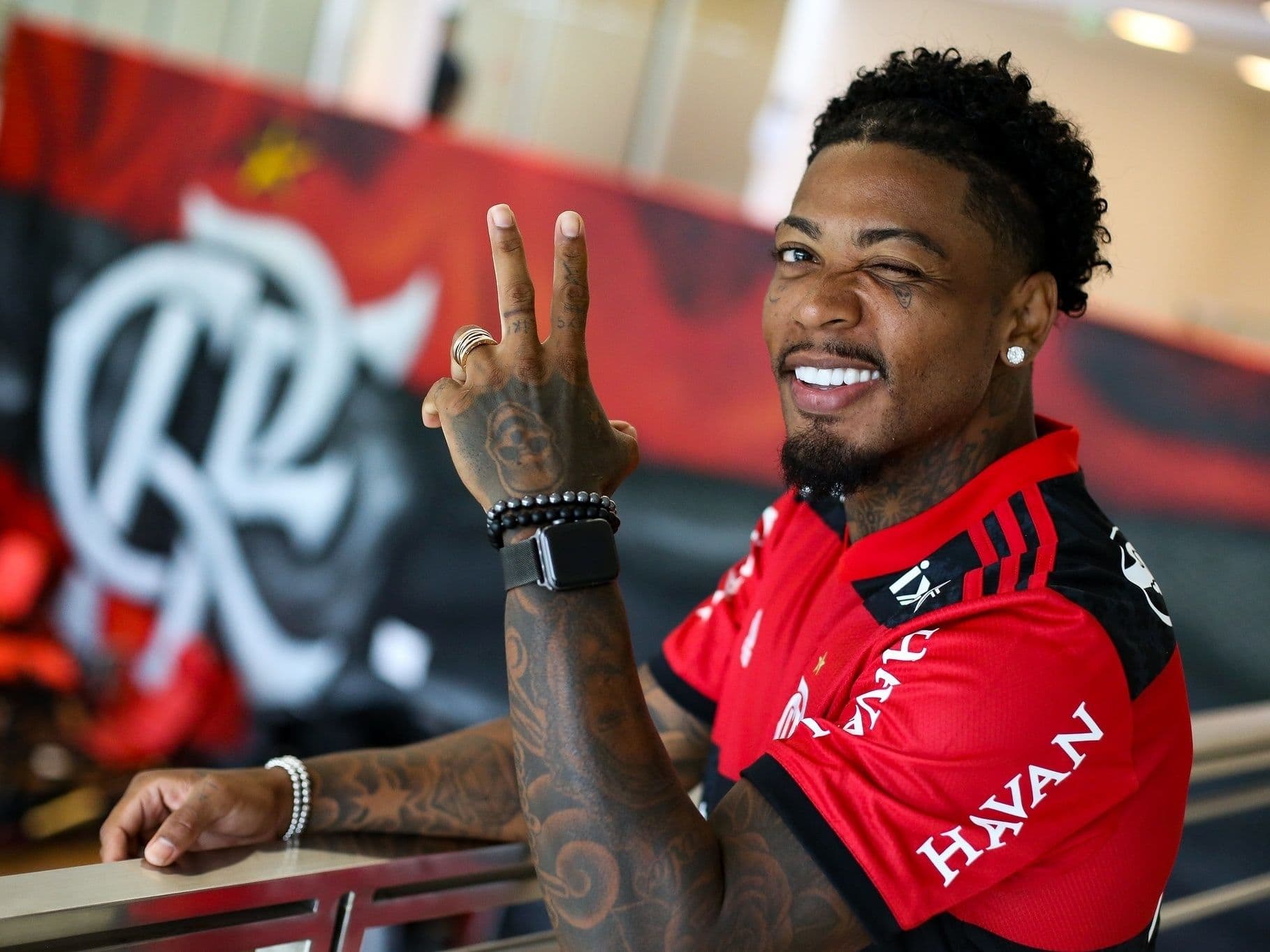 O atacante cutucou ex-treinador