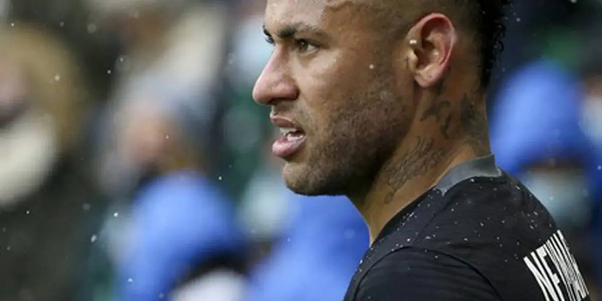 O atacante do PSG mostrou seu desconforto em suas redes sociais após rumores sobre um suposto relacionamento com Yasmin Brunet, ex-namorada de seu amigo Gabriel Medina.