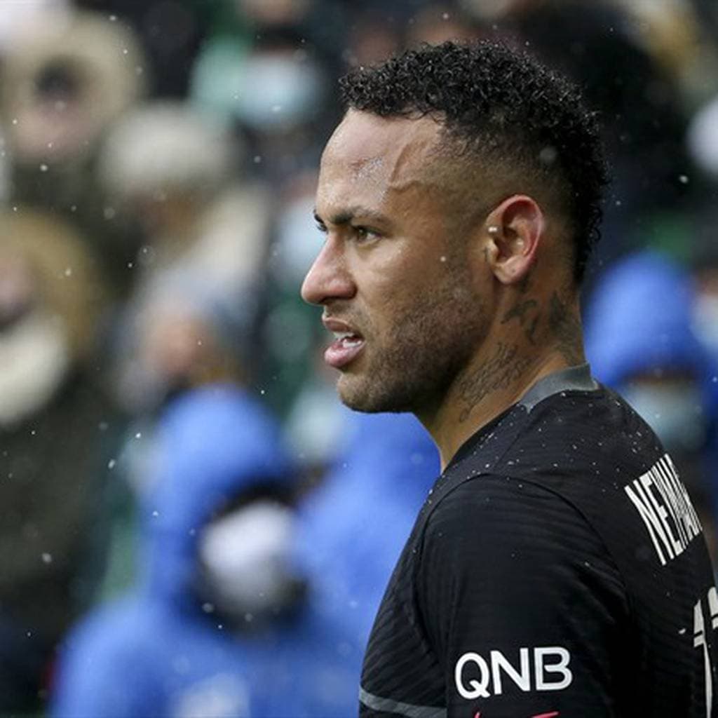 O atacante do PSG mostrou seu desconforto em suas redes sociais após rumores sobre um suposto relacionamento com Yasmin Brunet, ex-namorada de seu amigo Gabriel Medina.