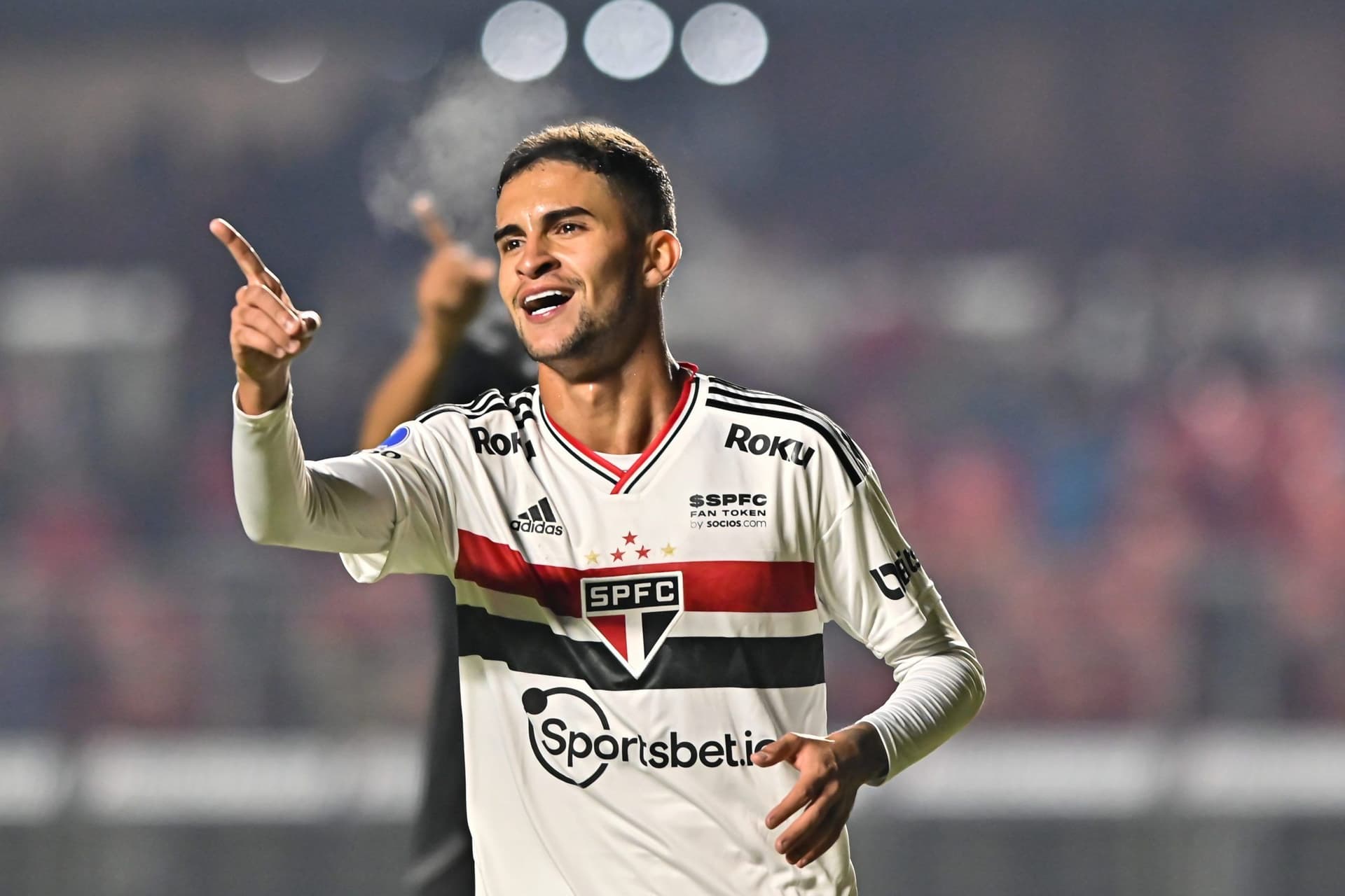 O Botafogo, tradicional clube carioca, demonstrou interesse em contratar o meio-campista Rodrigo Nestor mais uma vez