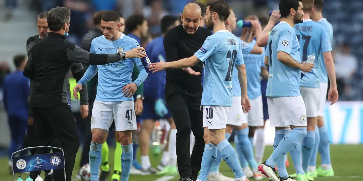 O brasileiro Fernandinho anunciou, de surpresa, sua intenção de não continuar no Manchester City momentos antes da aparição do técnico catalão