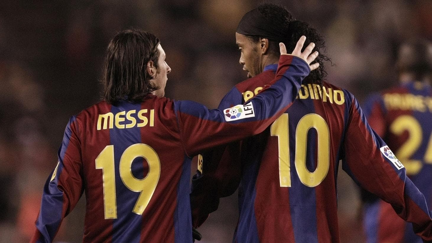 O campeão mundial em 2002 defendeu seu ex-companheiro de equipe pelos apitos que recebeu na recente partida do PSG. Ronaldinho considerou que Lionel Messi vai recuperar o seu nível.