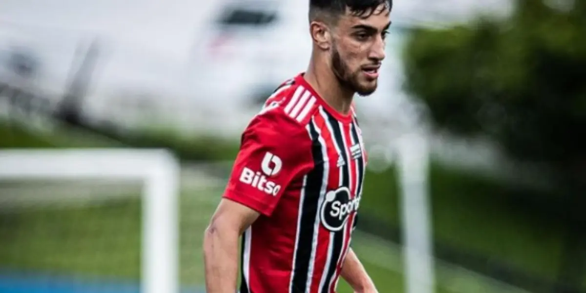 O caso envolvendo o atacante Pedrinho, ex-América Mineiro, tem gerado muitas discussões e questionamentos