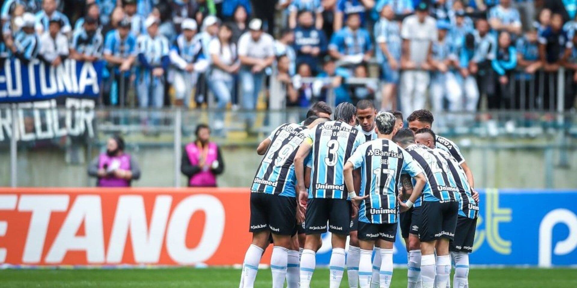 O clima na Arena do Grêmio está fervoroso para a partida de volta da final do Gauchão 2023. Na tarde deste sábado, Grêmio e Caxias jogam