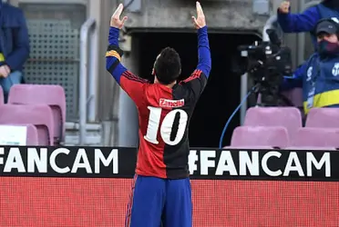 O Comitê de Competição da Real Federação Espanhola de Futebol multou na quarta-feira Lionel Messi em 600 euros por mostrar uma camisa do Newell em homenagem a Maradona no último domingo