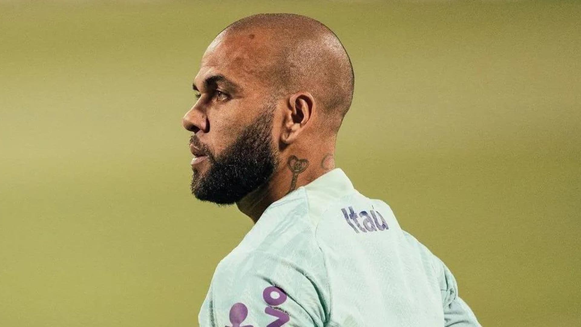 O companheiro de cela de Daniel Alves na Espanha fez revelações sobre o jogador que podem impressionar