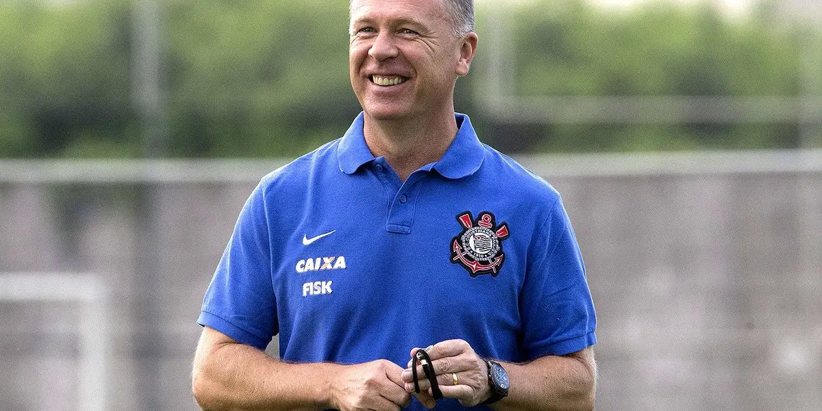 O Corinthians anunciou nesta quarta-feira a saída de Flávio de Oliveira, preparador físico do clube. A notícia foi divulgada pelo clube