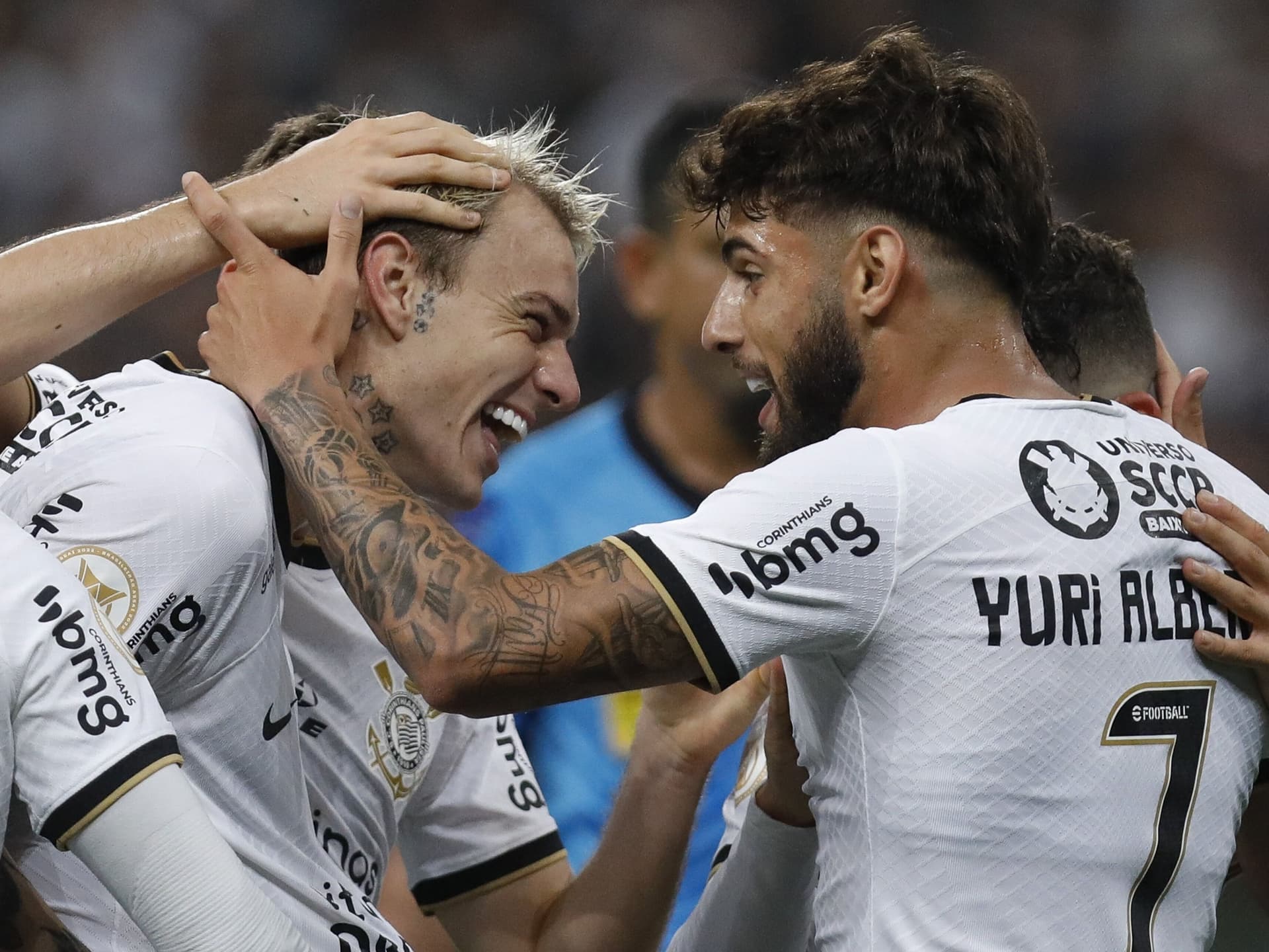 O Corinthians foi condenado em segunda instância pela Justiça do Trabalho a indenizar o lateral-direito Michel Macedo em aproximadamente
