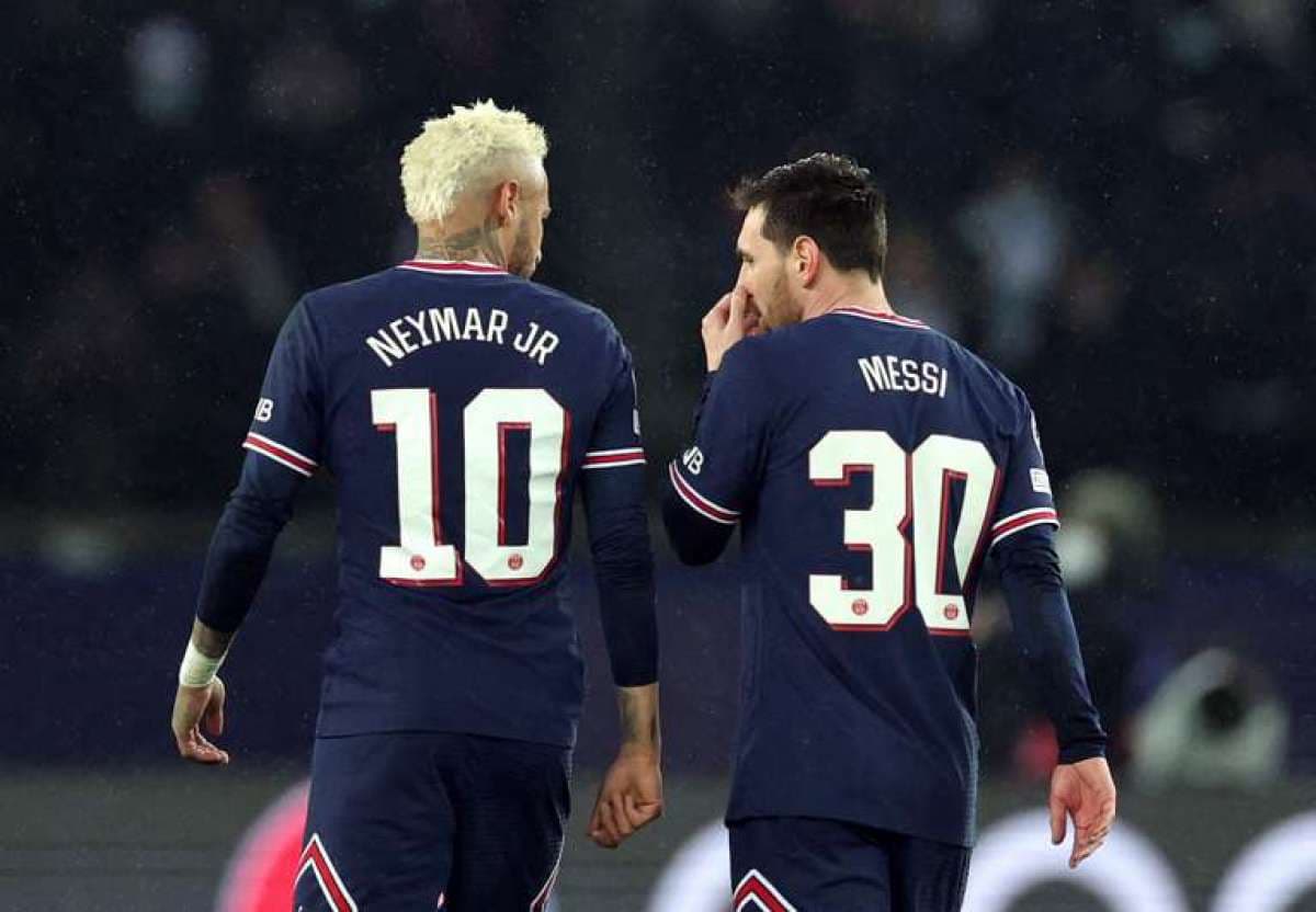 O craque brasileiro compartilhou sua alegria nas redes sociais com um cartão postal com o grande amigo, após o empate do PSG a 1 contra o Lens.