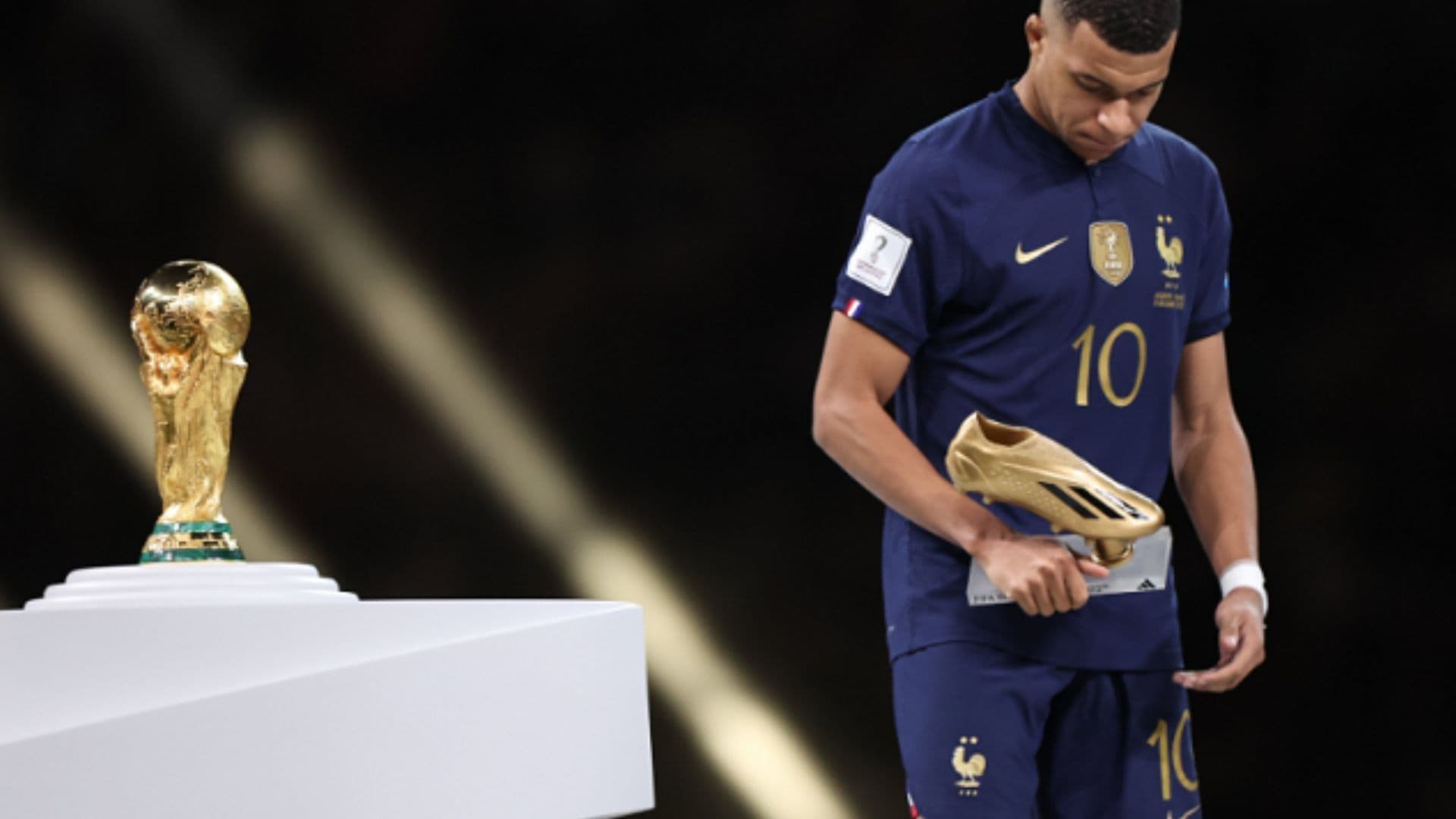 O craque francês imitou o gesto obceno feito pelo argentino na final da Copa do Mundo