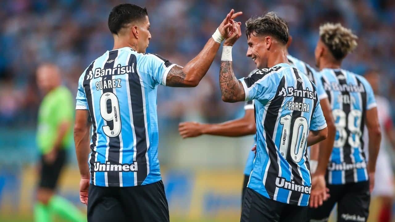 O Cruzeiro conquistou sua primeira vitória no Campeonato Brasileiro da Série A deste ano, derrotando o Grêmio por 1 a 0 no Independência