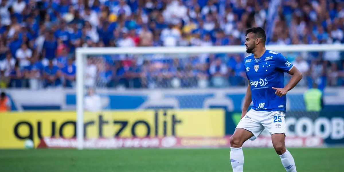 O defensor, revelado nas categorias de base da Raposa, retorna ao clube mineiro em um negócio que envolve 7 milhões de euros