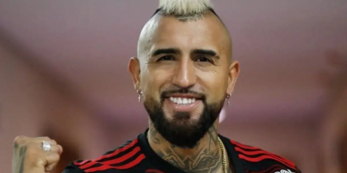 O 'embate' entre Cicinho e Arturo Vidal ganhou um novo capítulo após a resposta do ex-ala sobre a chegada do chileno ao Flamengo