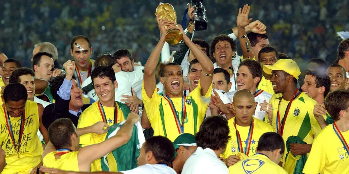Ele venceu a Copa de 2002 com a Seleção Brasileira, mas agora faliu seu time do coração