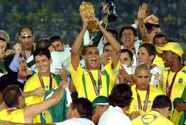 Ele venceu a Copa de 2002 com a Seleção Brasileira, mas agora faliu seu time do coração