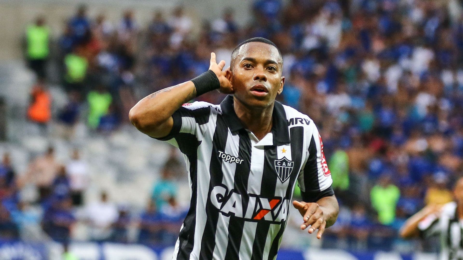 O ex-jogador Robinho, condenado a nove anos de prisão na Itália por ter realizado relações não consentidas com uma jovem em 2013, reclama