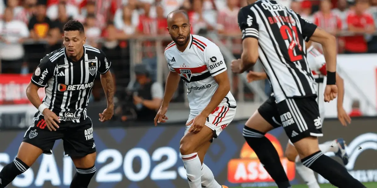 O ex-lateral Jhonny Reasco, tricampeão brasileiro pelo São Paulo nas temporadas de 2006, 2007 e 2008, foi homenageado de maneira emocionante