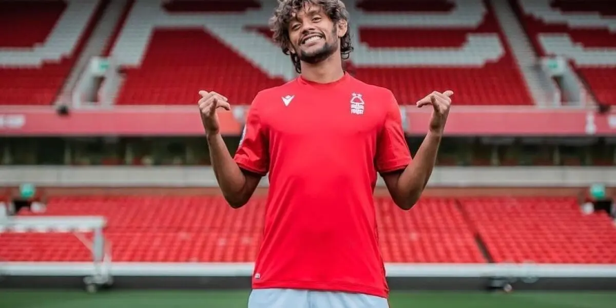 O ex-Palmeiras, Gustavo Scarpa, se tornou pai nesta sexta-feira