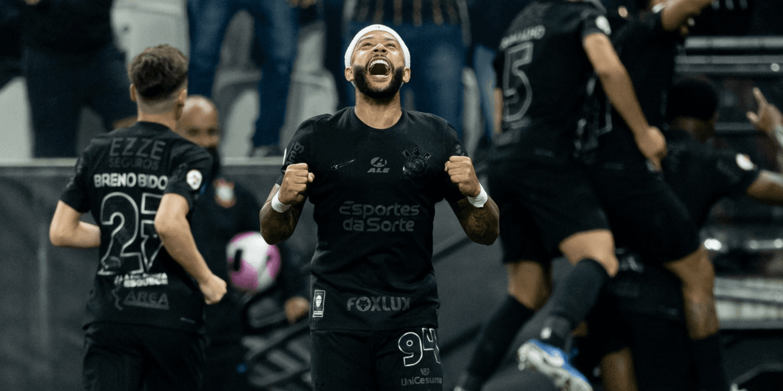 O feito de Depay que pode ajudar o Corinthians (Foto: Corinthians)