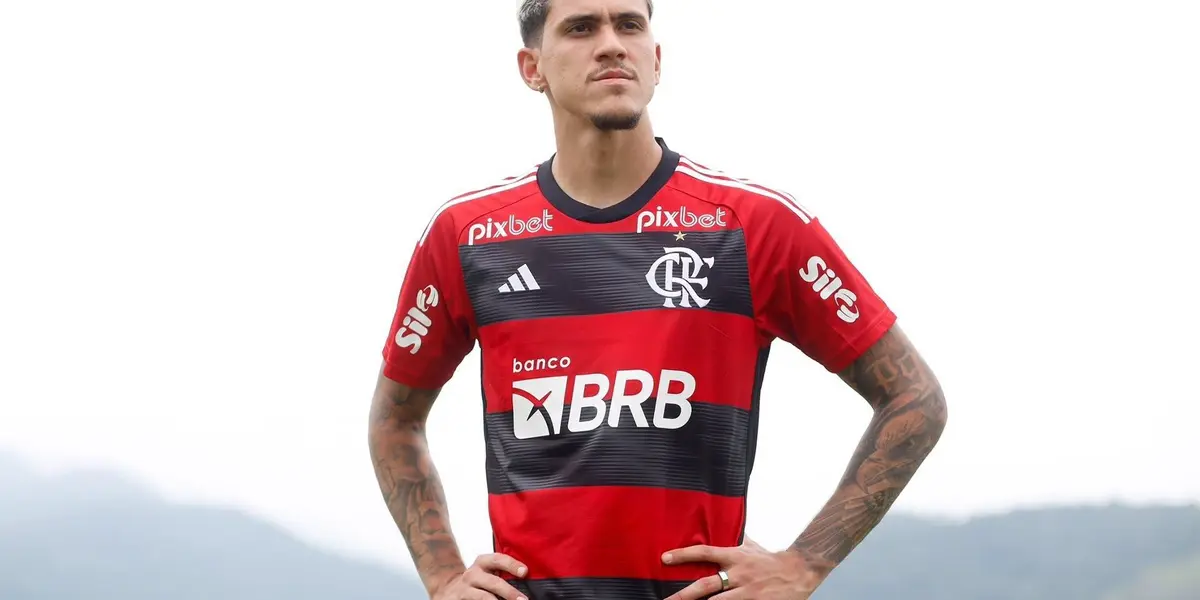 O Flamengo anunciou seu novo uniforme contra o Palmeiras 